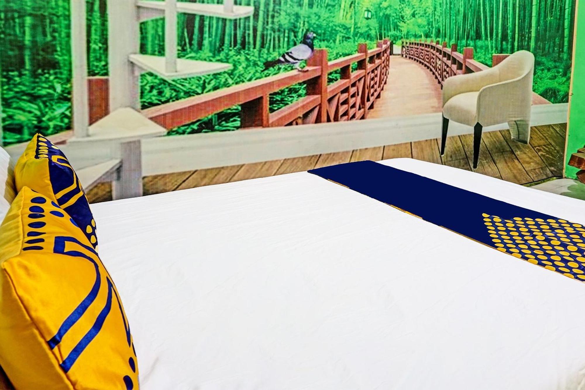 Oyo 91697 Nyaman Homestay Syariah Pare 外观 照片