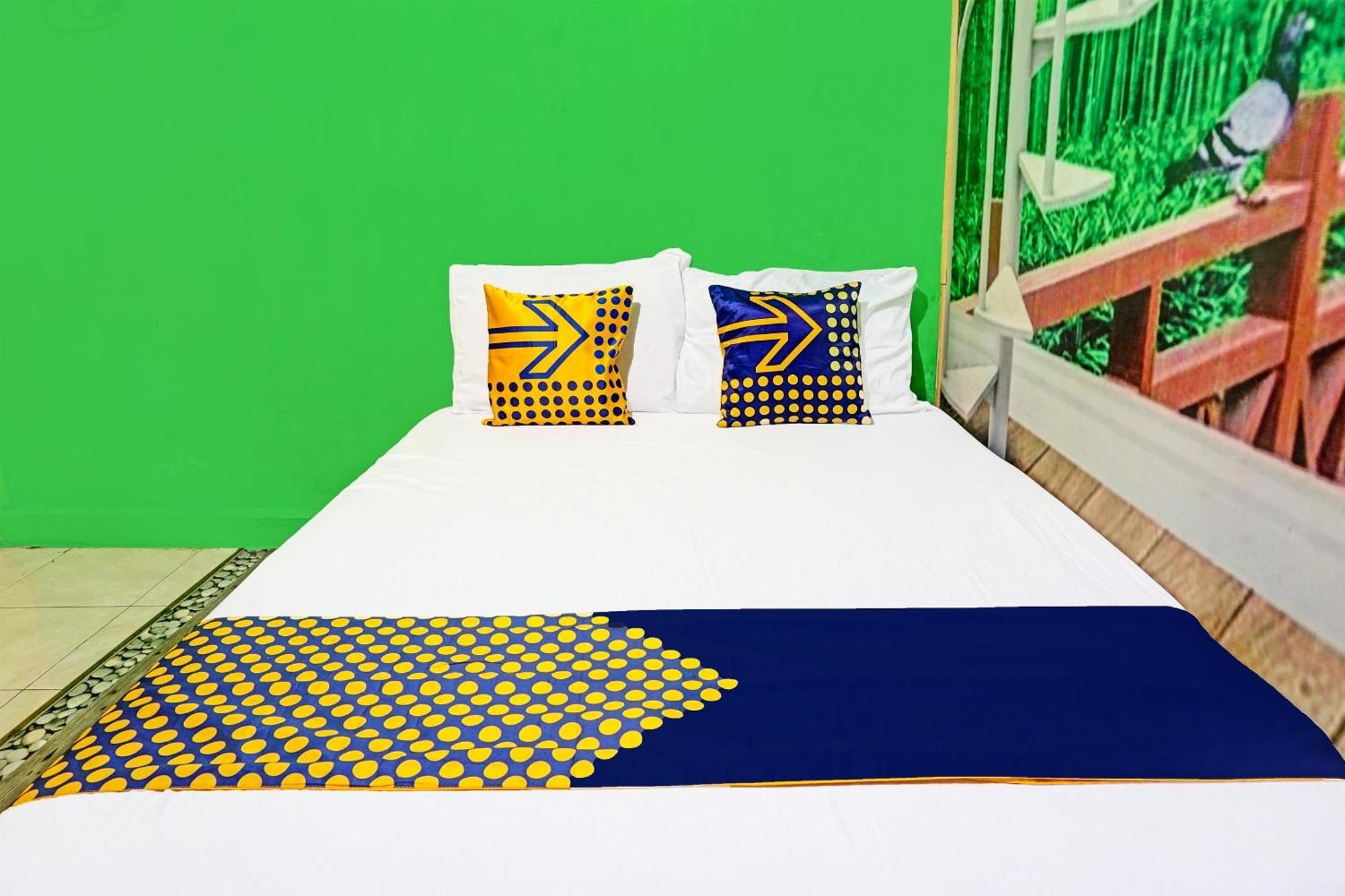Oyo 91697 Nyaman Homestay Syariah Pare 外观 照片