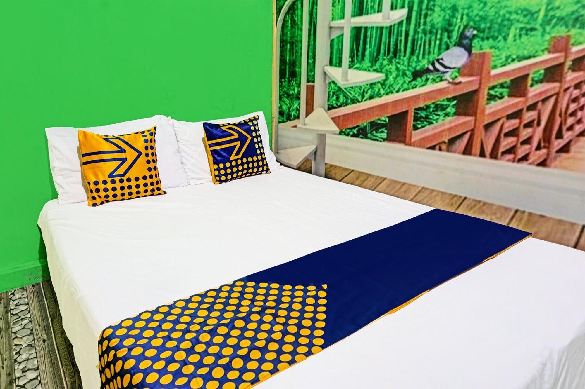 Oyo 91697 Nyaman Homestay Syariah Pare 外观 照片