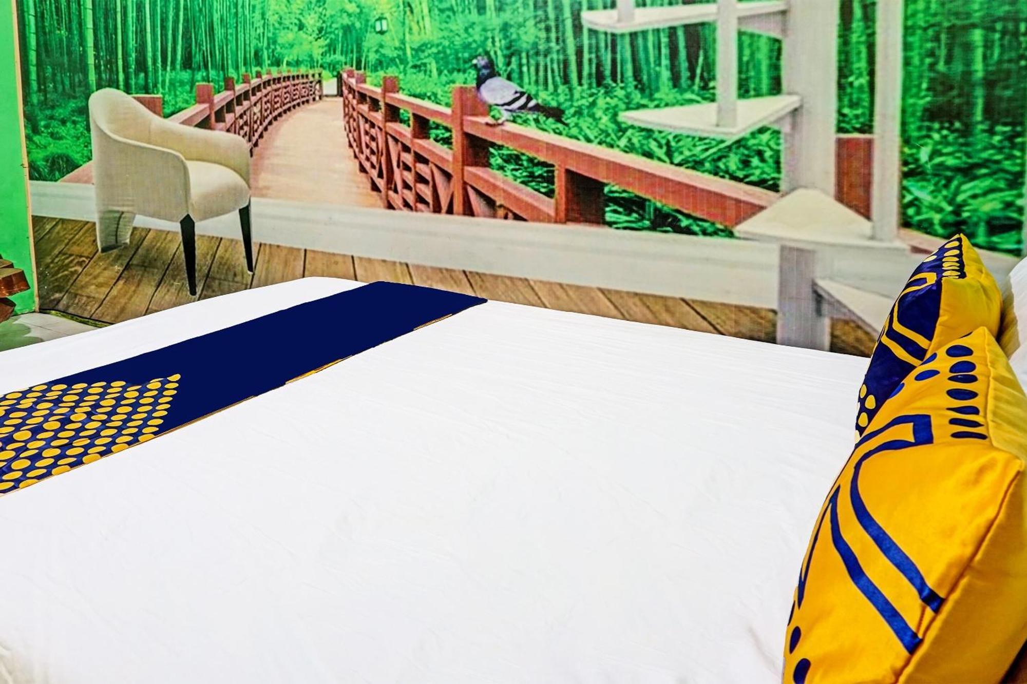 Oyo 91697 Nyaman Homestay Syariah Pare 外观 照片
